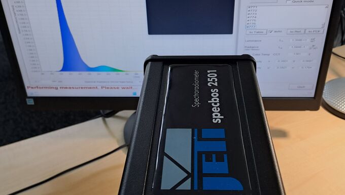 JETI specbos 2501: monitor measurement